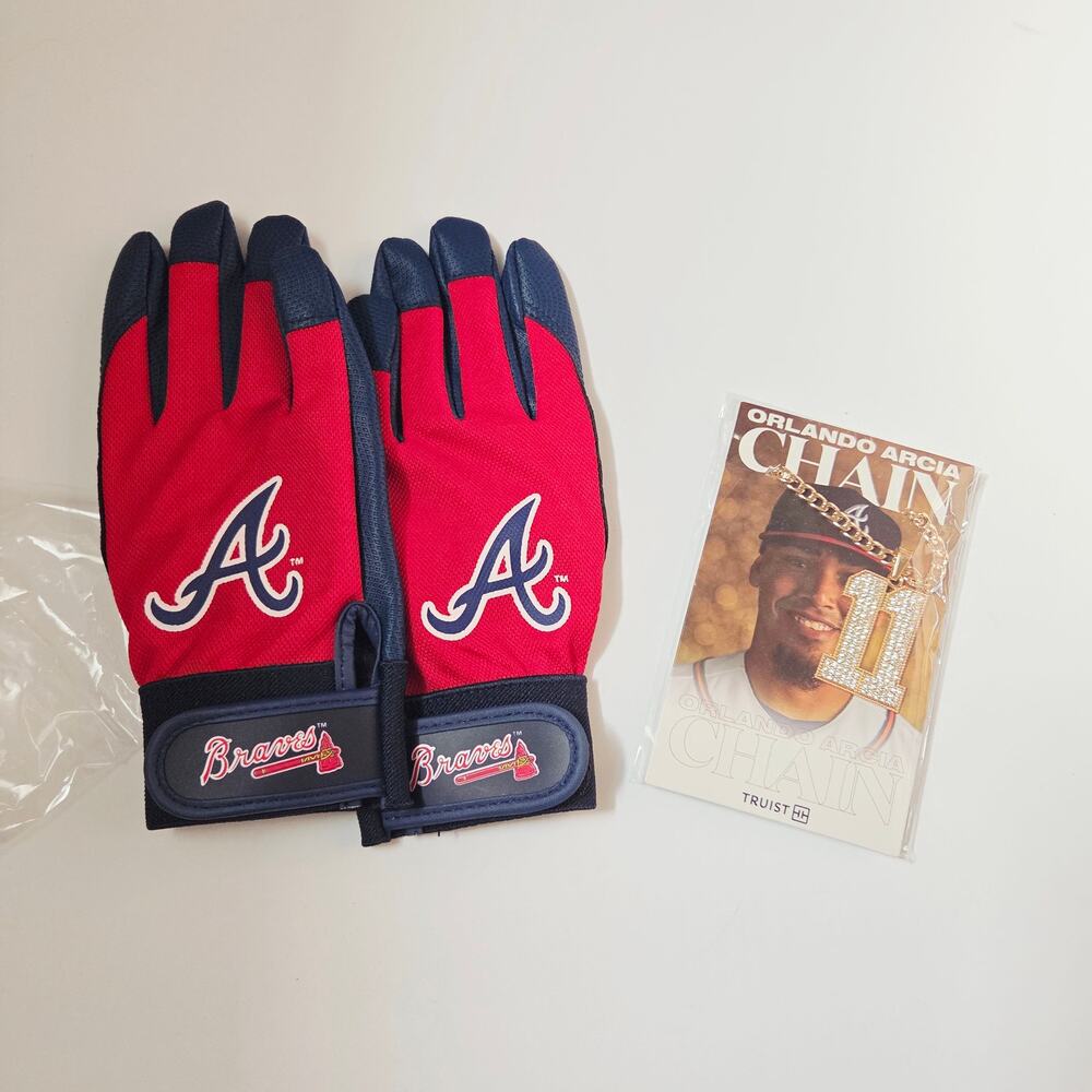 Orlando Arcia Chain Atlanta Braves Youth Gloves Giveaway